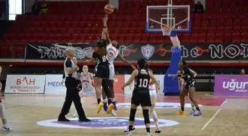 Zorlu Koleji Evinde Güldü!