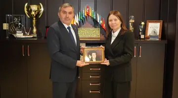 Burhan Mucur Kadınlar Günü'nü Kutladı