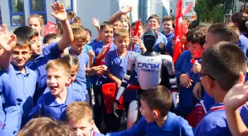 Canik'te öğrencileri robot karşıladı
